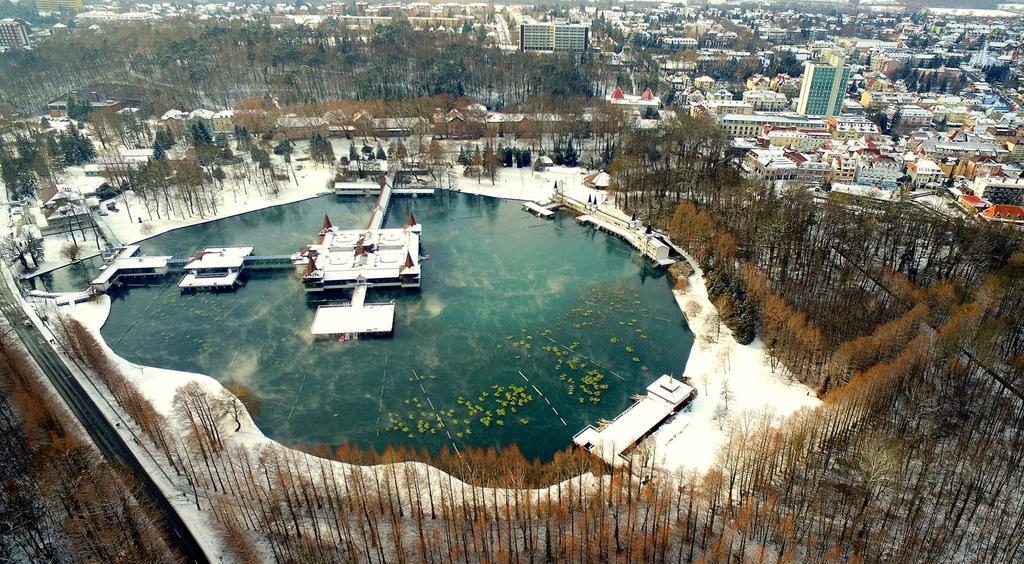 Arlekin Apartman Appartement Hévíz Buitenkant foto